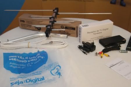 Kit gratuito de TV digital, distribuído pela entidade Seja Digital.